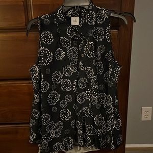 Cabi sleeveless blouse cute on